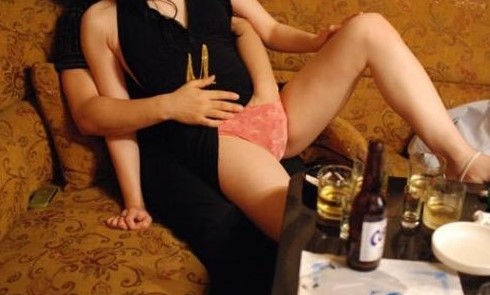 룸에서밑으로손들어온사진.jpg